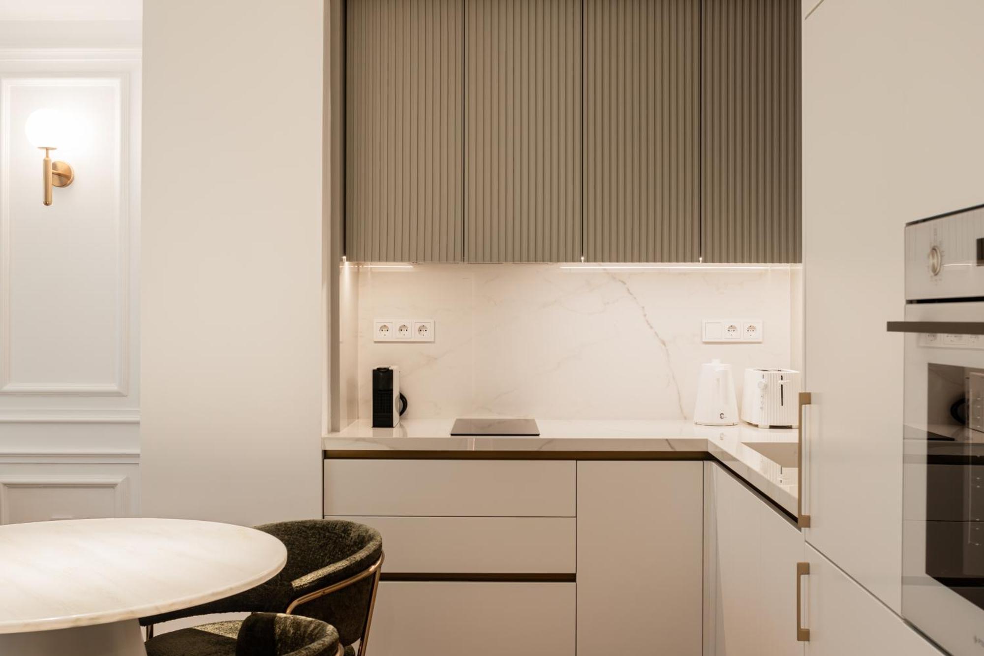 Elegant Apartment A Breath Away From The Acropolis Atene Esterno foto